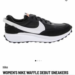 Nike Women's Black and White Sneakers